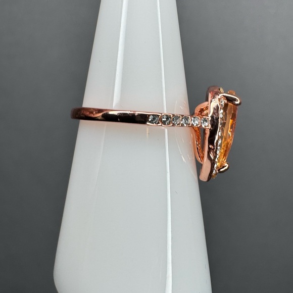 MORGANITE TEARDROP COCKTAIL RING IN ROSE GOLD | Size 7 - Picture 7 of 7